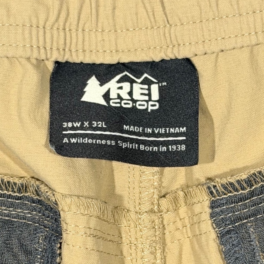 REI Co-op Convertible Cargo Pants Mens 38x32 Khaki Zip Off Hiking Utility - Picture 3 of 12